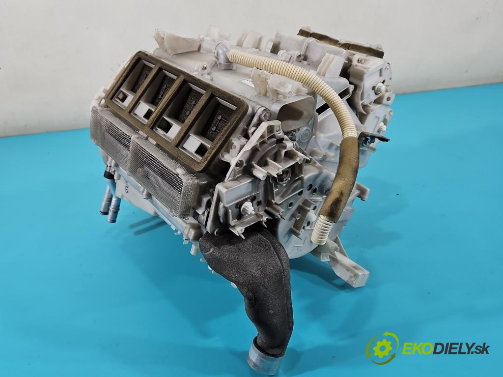 Toyota Land Cruiser J200 2007- 4.5 V8 D4D 286 HP automatic 210 kW 4461 cm3 5- radiator 87050-60500 (Radiátor kúrenia)