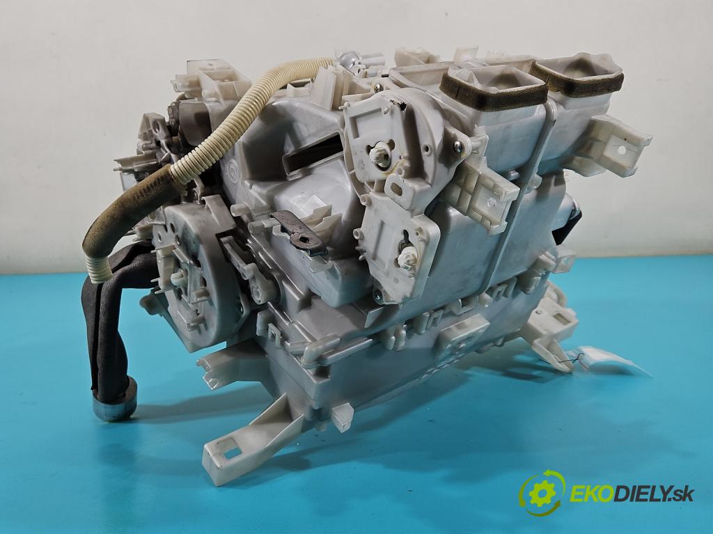 Toyota Land Cruiser J200 2007- 4.5 V8 D4D 286 HP automatic 210 kW 4461 cm3 5- radiator 87050-60500 (Radiátor kúrenia)