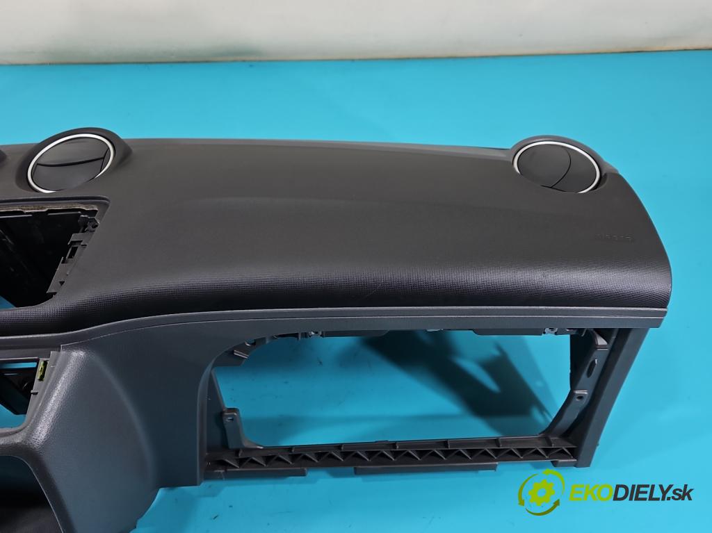 Seat Ibiza IV 6J 2008-2017 1.6 16V 105 HP automatic 77 kW 1598 cm3 5- kokpit,pristrojová doska rozdeľovacia