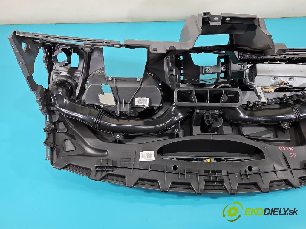 Seat Ibiza IV 6J 2008-2017 1.6 16V 105 HP automatic 77 kW 1598 cm3 5- kokpit,pristrojová doska rozdeľovacia