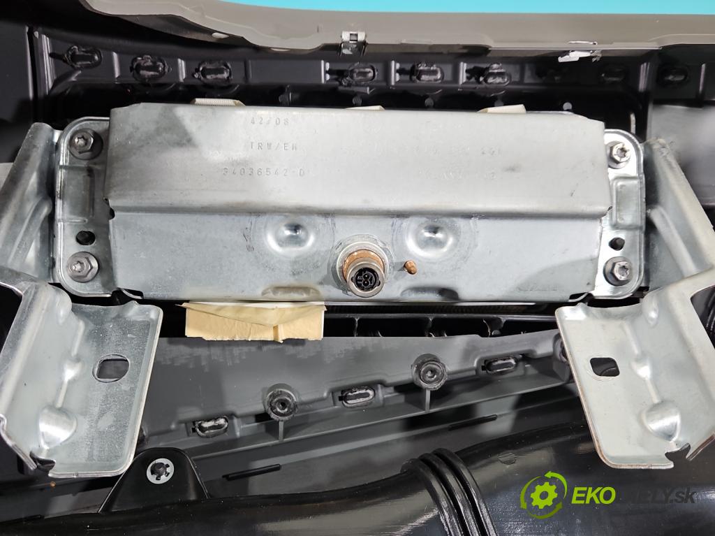 Seat Ibiza IV 6J 2008-2017 1.6 16V 105 HP automatic 77 kW 1598 cm3 5- kokpit,pristrojová doska rozdeľovacia