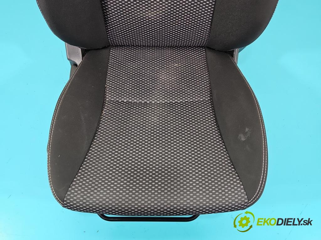 Suzuki Vitara II 2015- 1.6 16V 120 HP automatic 88 kW 1586 cm3 5- Sedačka pravý  (Sedačka, sedadlo)