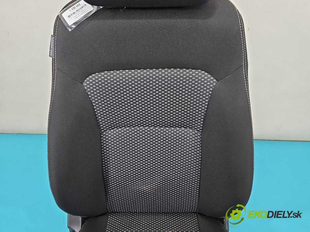 Suzuki Vitara II 2015- 1.6 16V 120 HP automatic 88 kW 1586 cm3 5- Sedačka pravý  (Sedačka, sedadlo)