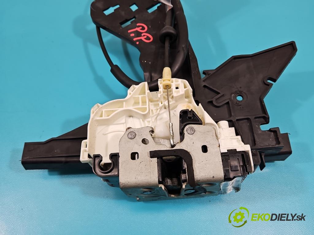 Dodge Caravan V 2007-2020 3.6 V6 automatic 211 kW 3605 cm3 5- zámek přední pravý 04589694AE