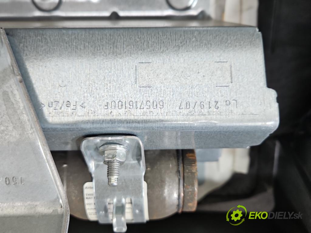 Ford S-max 2.5 20V 220KM manual 162 kW 2521 cm3 5- kokpit,pristrojová doska rozdeľovacia