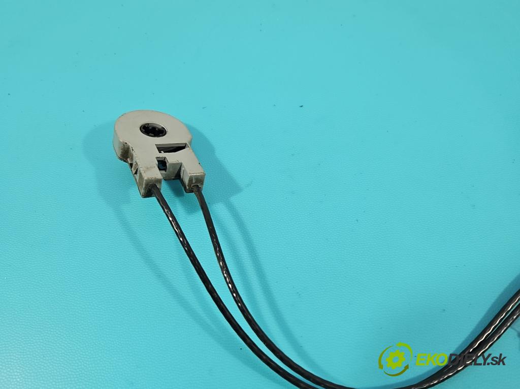 Ford Focus Mk1 1998-2004 1.8 tddi 90 HP manual 66 kW 1753 cm3 5- panel kúrenia 2M51-11503-AA