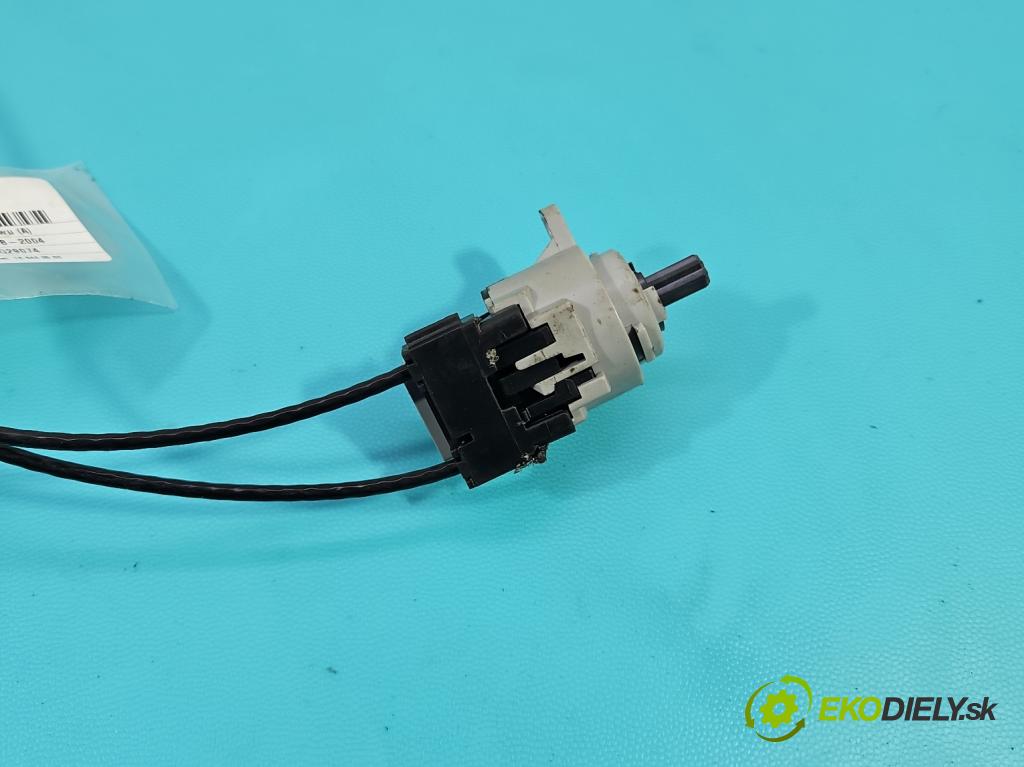 Ford Focus Mk1 1998-2004 1.8 tddi 90 HP manual 66 kW 1753 cm3 5- panel kúrenia 2M51-11503-AA