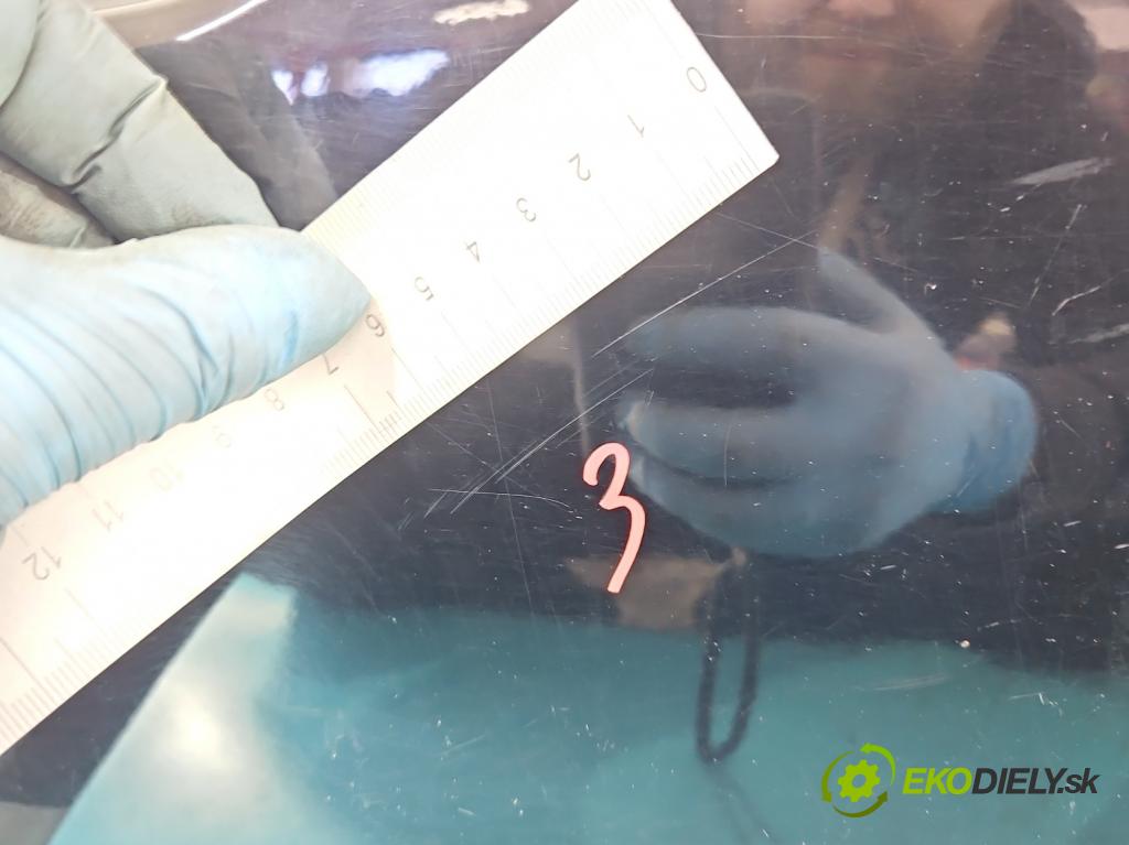 Toyota Land Cruiser J200 2007- 4.5 V8 D4D 286 hp automatic 210 kW 4461 cm3 5- zadní kufrové dveře  (Zadní kapoty)