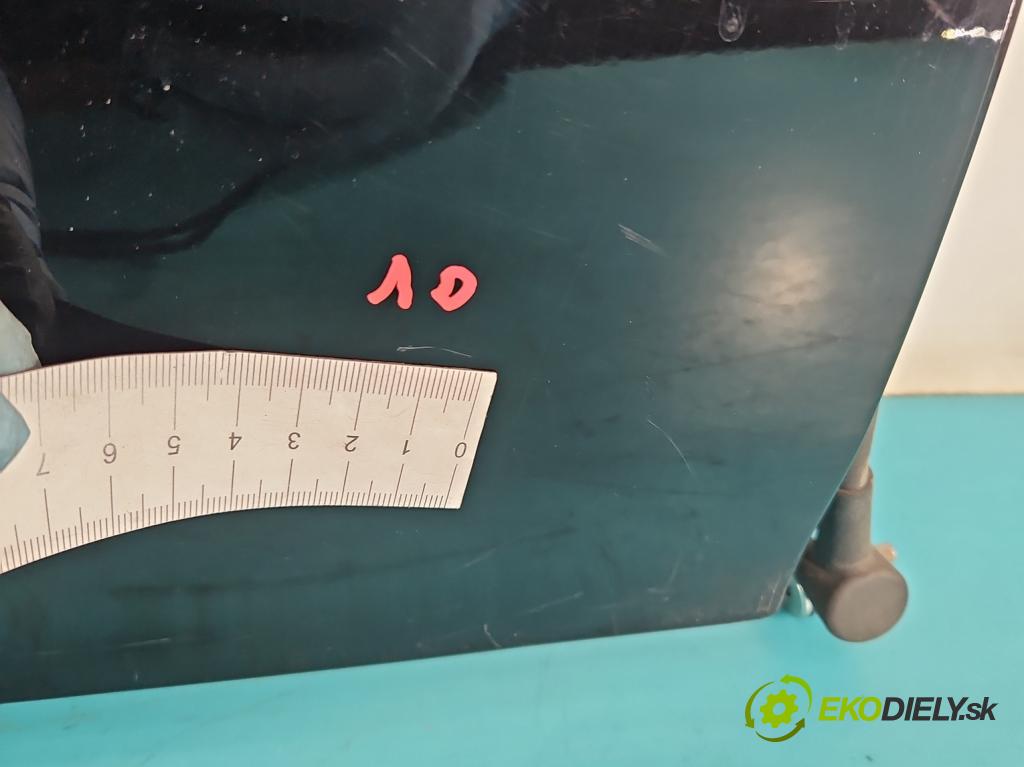 Toyota Land Cruiser J200 2007- 4.5 V8 D4D 286 hp automatic 210 kW 4461 cm3 5- zadní kufrové dveře  (Zadní kapoty)