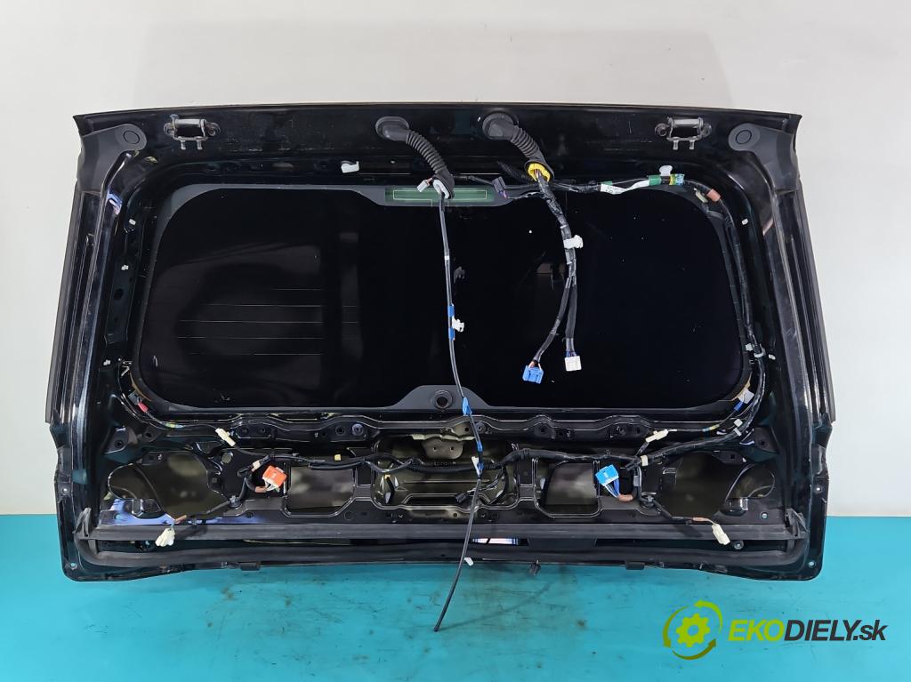 Toyota Land Cruiser J200 2007- 4.5 V8 D4D 286 hp automatic 210 kW 4461 cm3 5- zadní kufrové dveře  (Zadní kapoty)