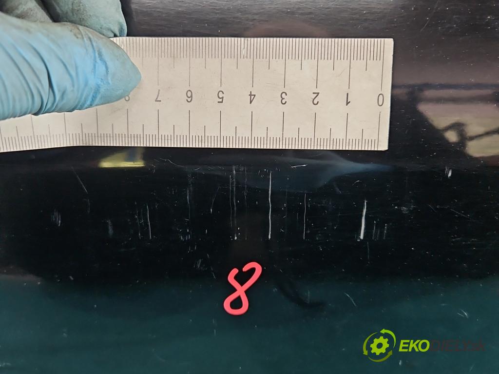 Toyota Land Cruiser J200 2007- 4.5 V8 D4D 286 hp automatic 210 kW 4461 cm3 5- zadní kufrové dveře  (Zadní kapoty)