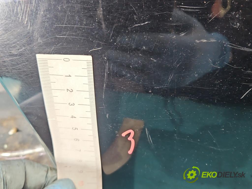 Toyota Land Cruiser J200 2007- 4.5 V8 D4D 286 hp automatic 210 kW 4461 cm3 5- zadní kufrové dveře  (Zadní kapoty)