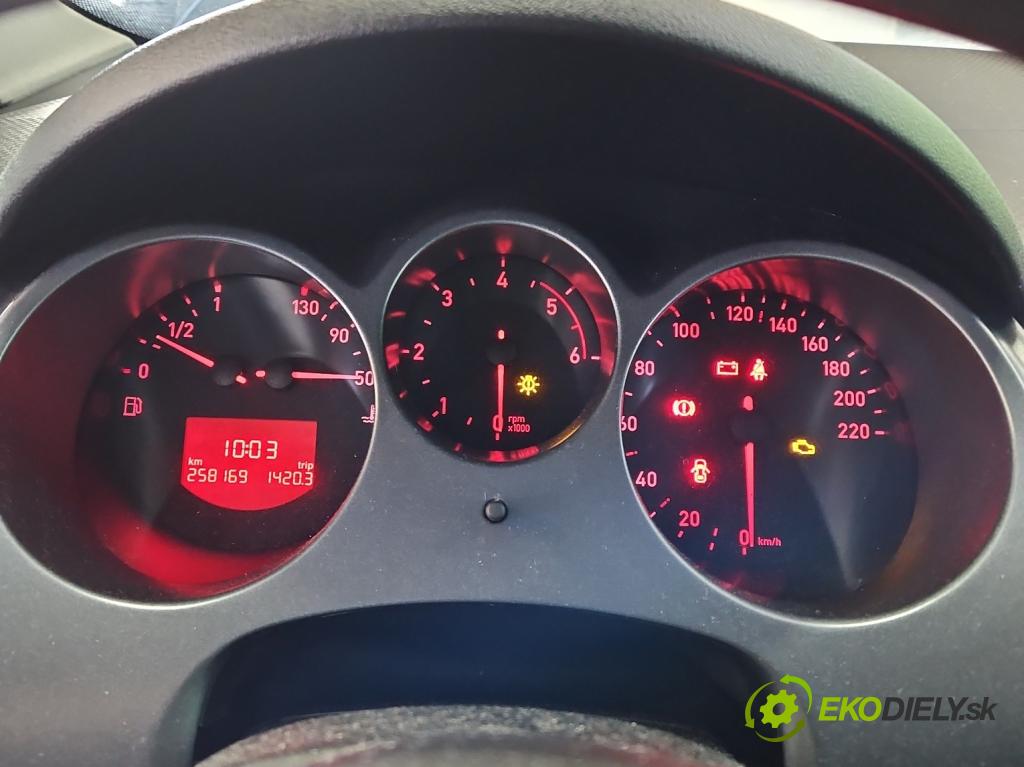 Seat Altea 1.9 tdi 105 HP manual 77 kW 1896 cm3 5- prístrojovka/ budíky 5P0920823C (Prístrojové dosky, displeje)