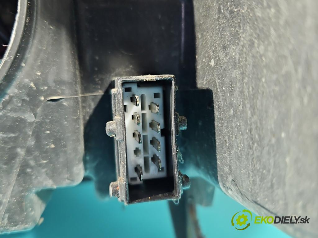 Peugeot 407 1.6 hdi 109 HP manual 80 kW 1560 cm3 4- Reflektor: pravý 9660235980 (Svetlo predné pravé)