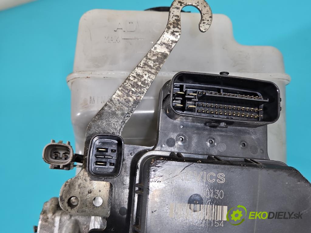 Toyota Land Cruiser J200 2007- 4.5 V8 D4D 286 HP automatic 210 kW 4461 cm3 5- čerpadlo brzda: 89541-60130 (Posilňovač bŕzd)