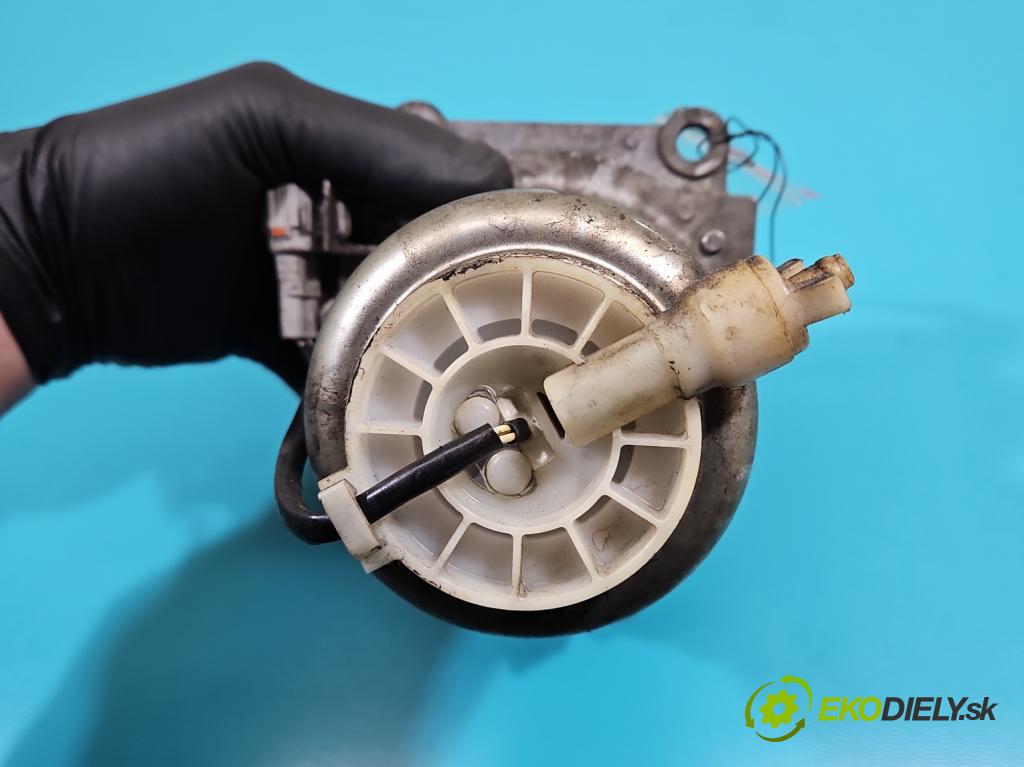 Toyota Land Cruiser J200 2007- 4.5 V8 D4D 286 HP automatic 210 kW 4461 cm3 5- obal filtra palivo 23300-51042