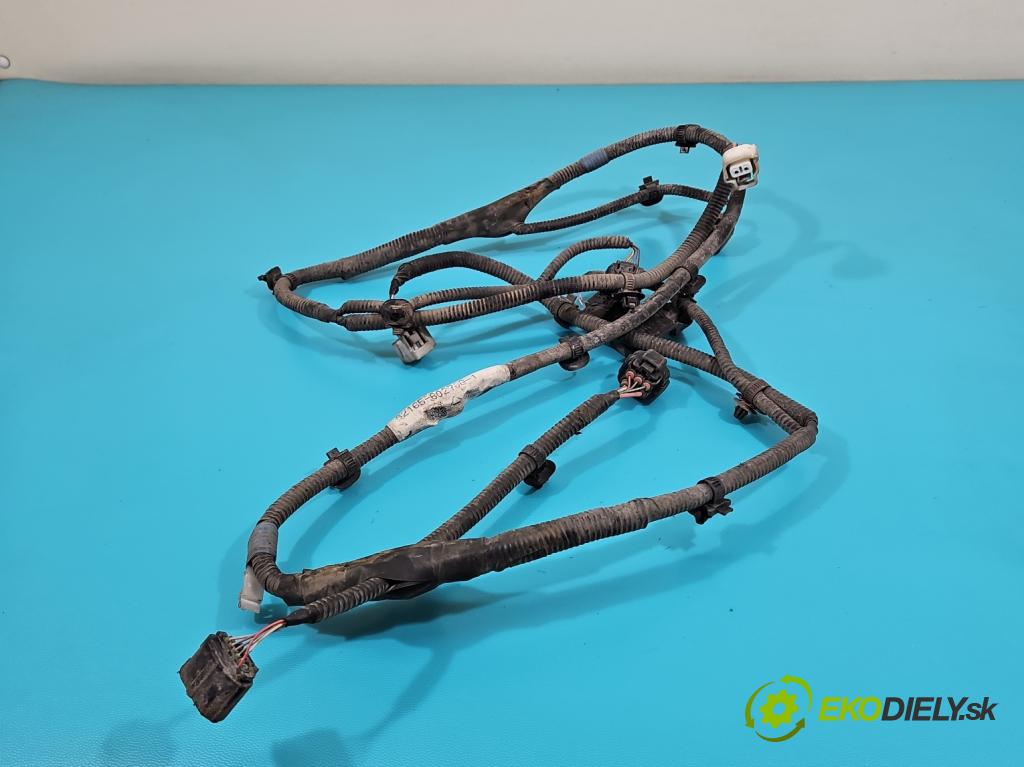 Toyota Land Cruiser J200 2007- 4.5 V8 D4D 286 hp automatic 210 kW 4461 cm3 5- Balíček: nárazníku zadní 82165-60270G-1