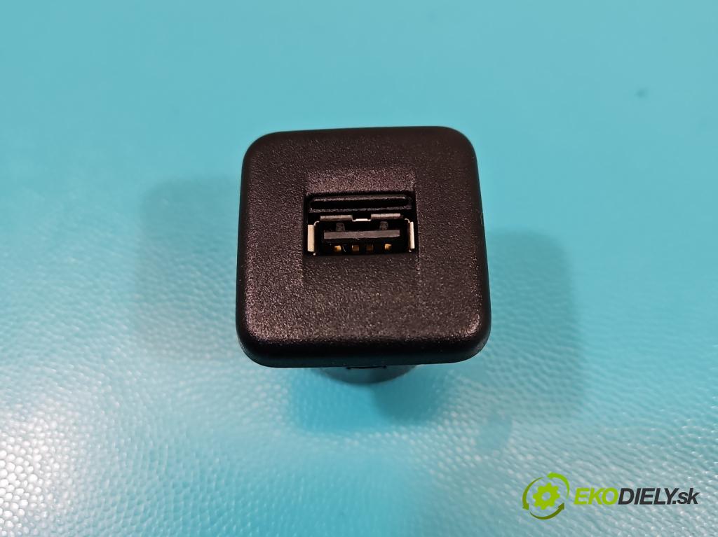 Suzuki Vitara II 2015- 1.6 16V 120 hp automatic 88 kW 1586 cm3 5- zásuvka USB GT17HN