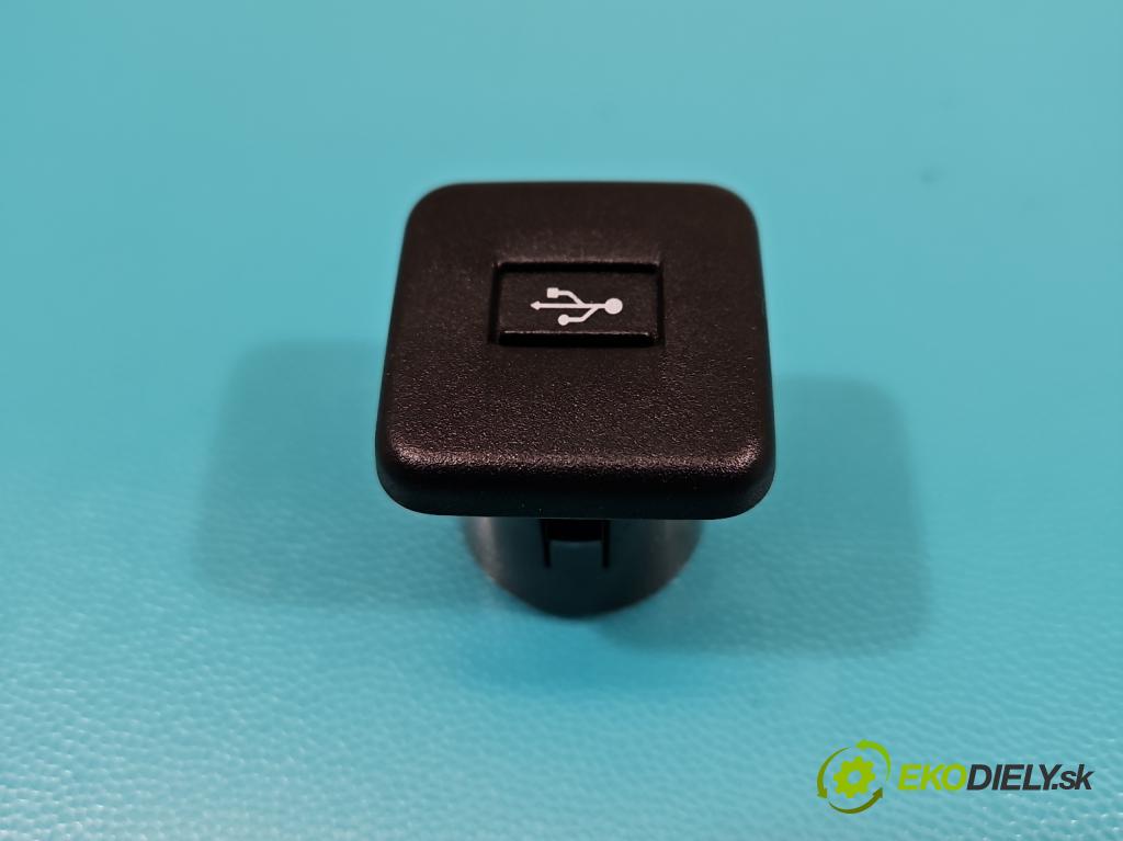 Suzuki Vitara II 2015- 1.6 16V 120 hp automatic 88 kW 1586 cm3 5- zásuvka USB GT17HN