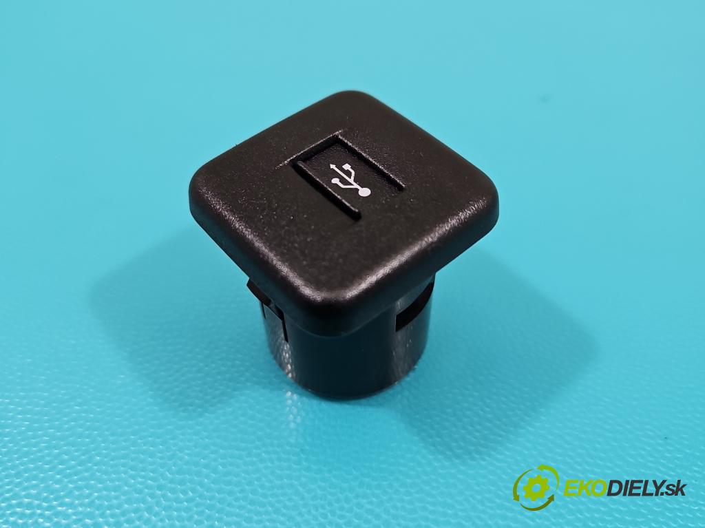 Suzuki Vitara II 2015- 1.6 16V 120 hp automatic 88 kW 1586 cm3 5- zásuvka USB GT17HN