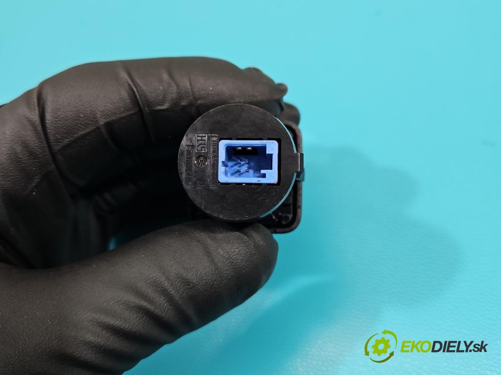 Suzuki Vitara II 2015- 1.6 16V 120 hp automatic 88 kW 1586 cm3 5- zásuvka USB GT17HN