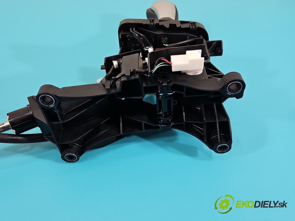 Suzuki Vitara II 2015- 1.6 16V 120 HP automatic 88 kW 1586 cm3 5- Páka: Změny: stupeň,rýchlosť (Rýchlostná páka (kulisa))