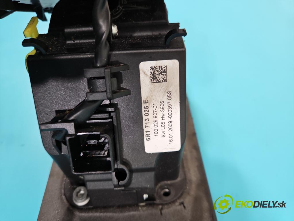 Seat Ibiza IV 6J 2008-2017 1.6 16V 105 HP automatic 77 kW 1598 cm3 5- Páka: Změny: stupeň,rýchlosť 6R1713025E (Rýchlostná páka (kulisa))