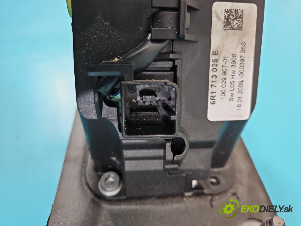 Seat Ibiza IV 6J 2008-2017 1.6 16V 105 HP automatic 77 kW 1598 cm3 5- Páka: Změny: stupeň,rýchlosť 6R1713025E (Rýchlostná páka (kulisa))