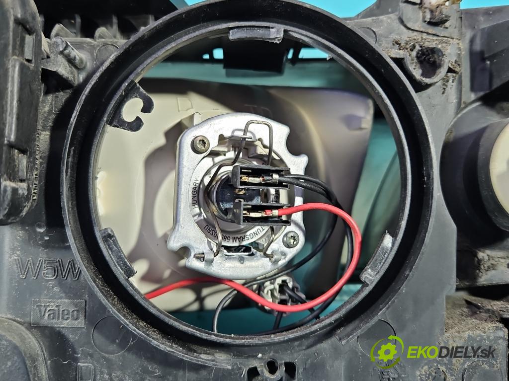 Renault Laguna II 2001-2007 1.8 16V 116 HP manual 85 kW 1783 cm3 5- Reflektor: pravý 8200002847 (Svetlo predné pravé)