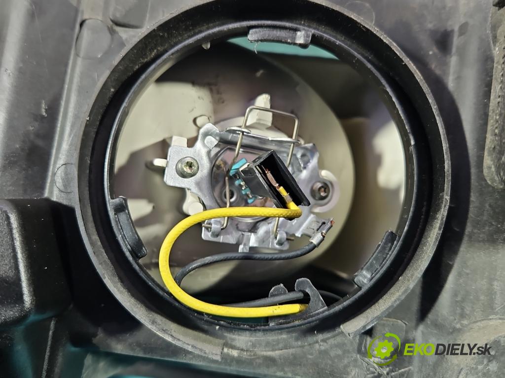 Renault Laguna II 2001-2007 1.8 16V 116 HP manual 85 kW 1783 cm3 5- Reflektor: pravý 8200002847 (Svetlo predné pravé)