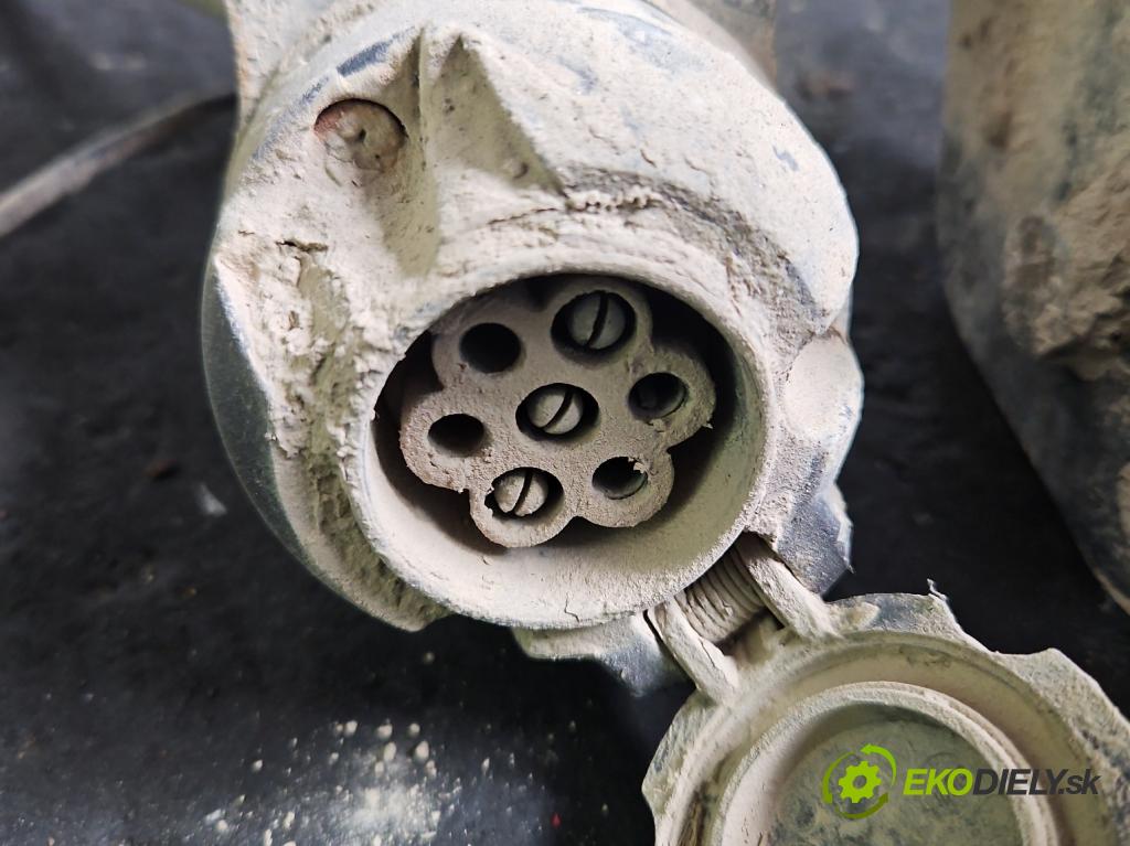 Audi A6 C5 1997-2004 2.4 V6 165 hp automatic 121 kW 2393 cm3 4- oko tažné  (Tažná zařízení)