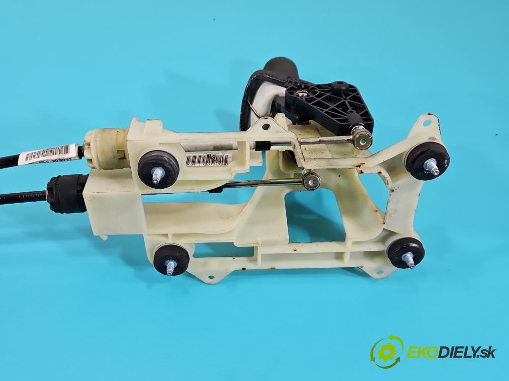 Volvo V50 2.4 20V 170 HP manual 125 kW 2435 cm3 5- Páka: Změny: stupeň,rýchlosť 8653912 (Rýchlostná páka (kulisa))