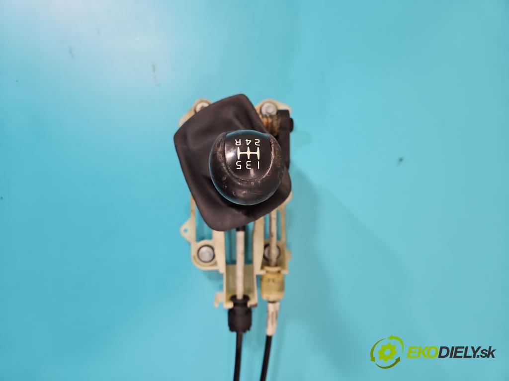 Volvo V50 2.4 20V 170 HP manual 125 kW 2435 cm3 5- Páka: Změny: stupeň,rýchlosť 8653912 (Rýchlostná páka (kulisa))