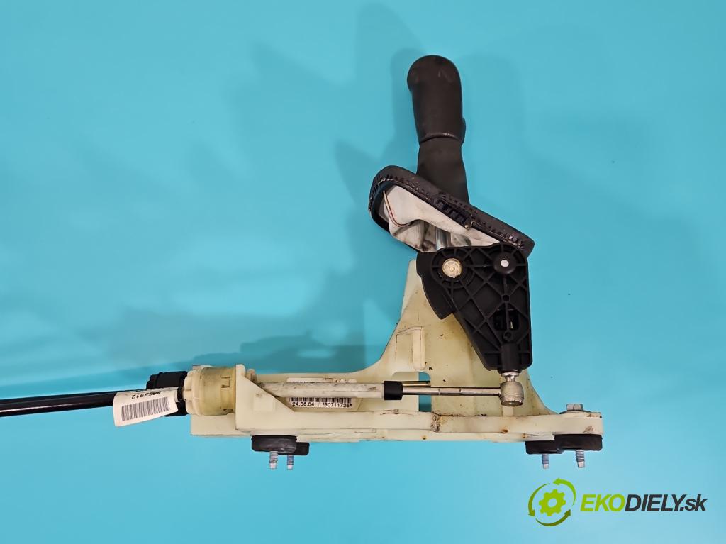 Volvo V50 2.4 20V 170 HP manual 125 kW 2435 cm3 5- Páka: Změny: stupeň,rýchlosť 8653912 (Rýchlostná páka (kulisa))