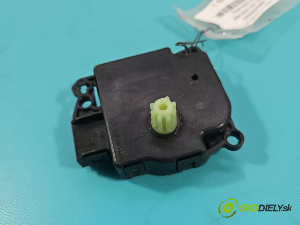 Ford S-max 2.5 T 20V 220KM manual 162 kW 2521 cm3 5- torpédo 6M21-U01628-A (Torpédo (plast pod čelným sklom))