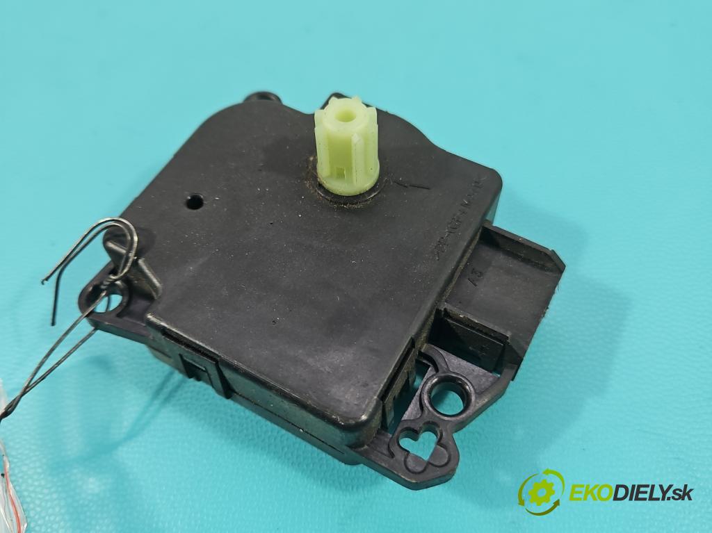 Ford S-max 2.5 T 20V 220KM manual 162 kW 2521 cm3 5- torpédo 6M21-U01628-A (Torpédo (plast pod čelným sklom))