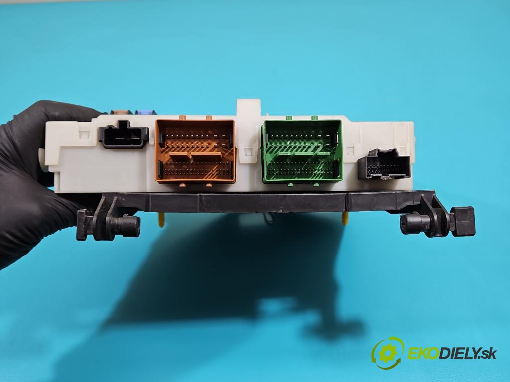 Ford S-max 2.5 20V 220KM manual 162 kW 2521 cm3 5- skříňka pojistková 7G9T-14A073-DC (Pojistkové skříňky)