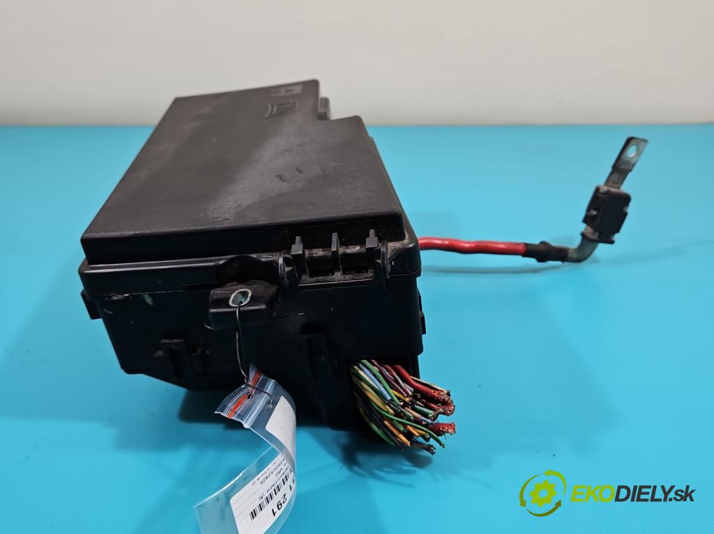 Volvo V50 2.4 20V 170 hp manual 125 kW 2435 cm3 5- skříňka pojistková 30737019 (Pojistkové skříňky)