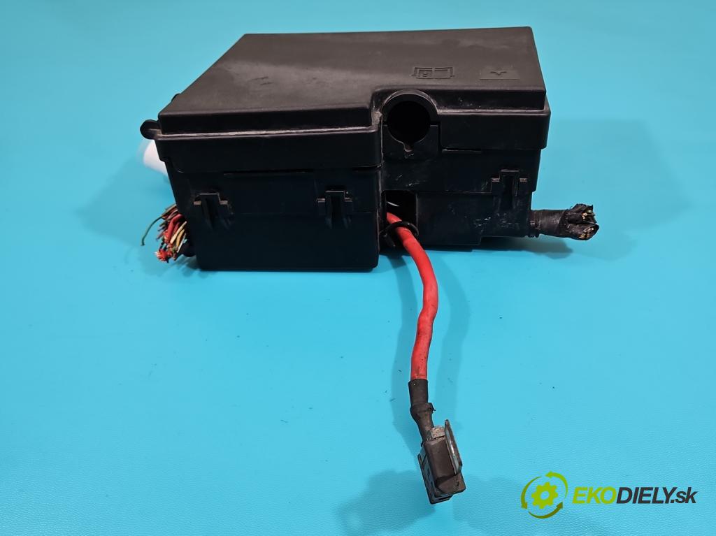 Volvo V50 2.4 20V 170 hp manual 125 kW 2435 cm3 5- skříňka pojistková 30737019 (Pojistkové skříňky)