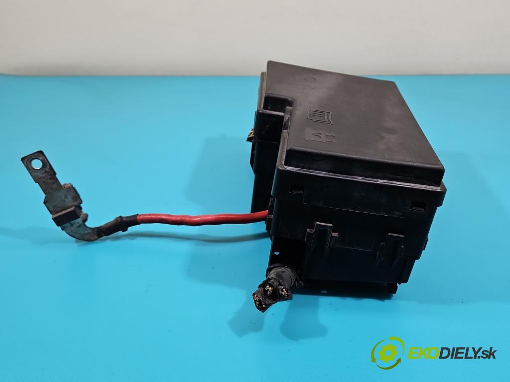 Volvo V50 2.4 20V 170 hp manual 125 kW 2435 cm3 5- skříňka pojistková 30737019 (Pojistkové skříňky)