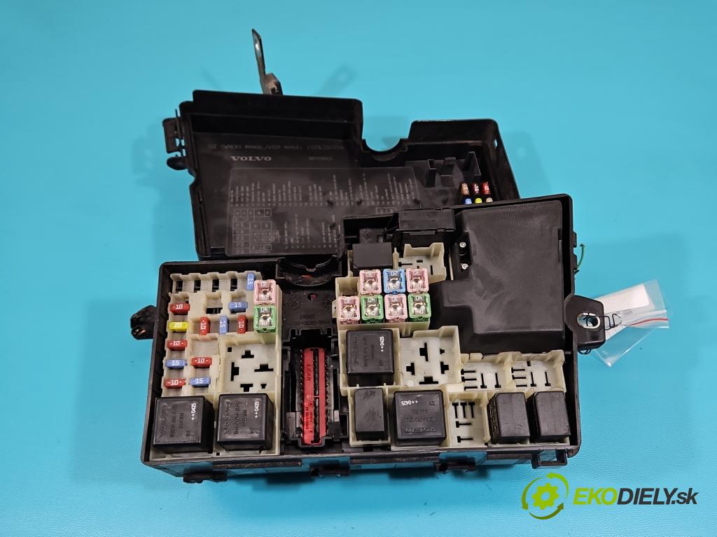 Volvo V50 2.4 20V 170 hp manual 125 kW 2435 cm3 5- skříňka pojistková 30737019 (Pojistkové skříňky)