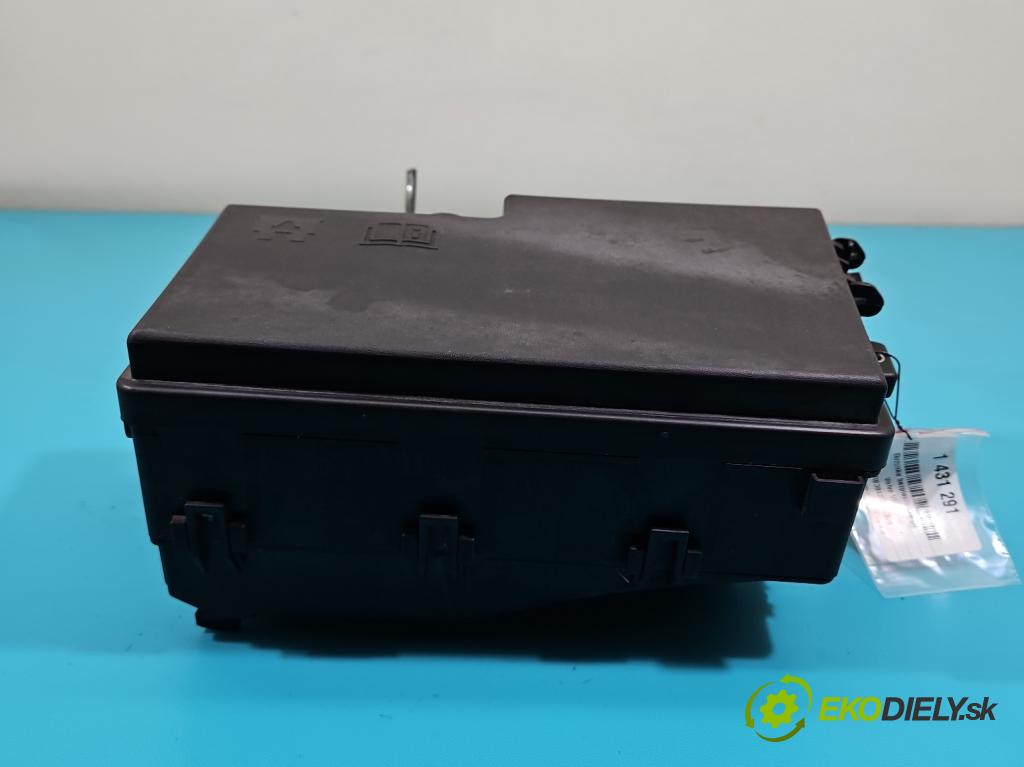 Volvo V50 2.4 20V 170 hp manual 125 kW 2435 cm3 5- skříňka pojistková 30737019 (Pojistkové skříňky)