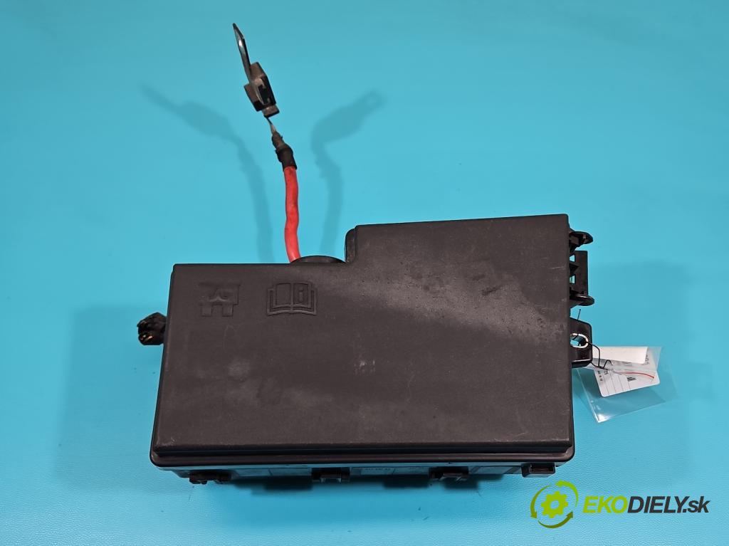 Volvo V50 2.4 20V 170 hp manual 125 kW 2435 cm3 5- skříňka pojistková 30737019 (Pojistkové skříňky)