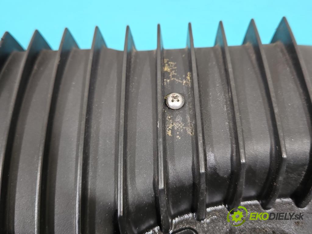 Volvo V50 2.4 20V 170 HP manual 125 kW 2435 cm3 5- zvod nasávací 30646518 (Sacie potrubie)