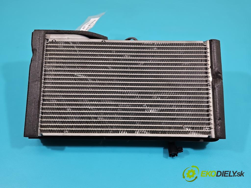 Toyota Land Cruiser J200 2007- 4.5 V8 D4D 286 HP automatic 210 kW 4461 cm3 5- radiator  (Radiátor kúrenia)