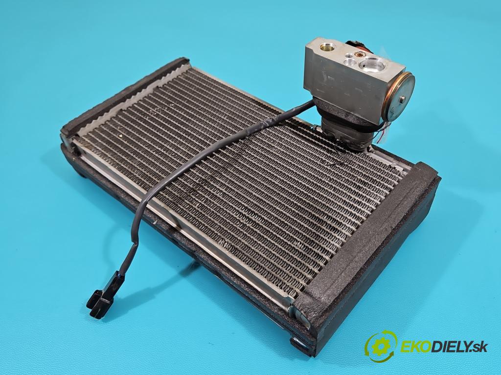Toyota Land Cruiser J200 2007- 4.5 V8 D4D 286 HP automatic 210 kW 4461 cm3 5- radiator  (Radiátor kúrenia)