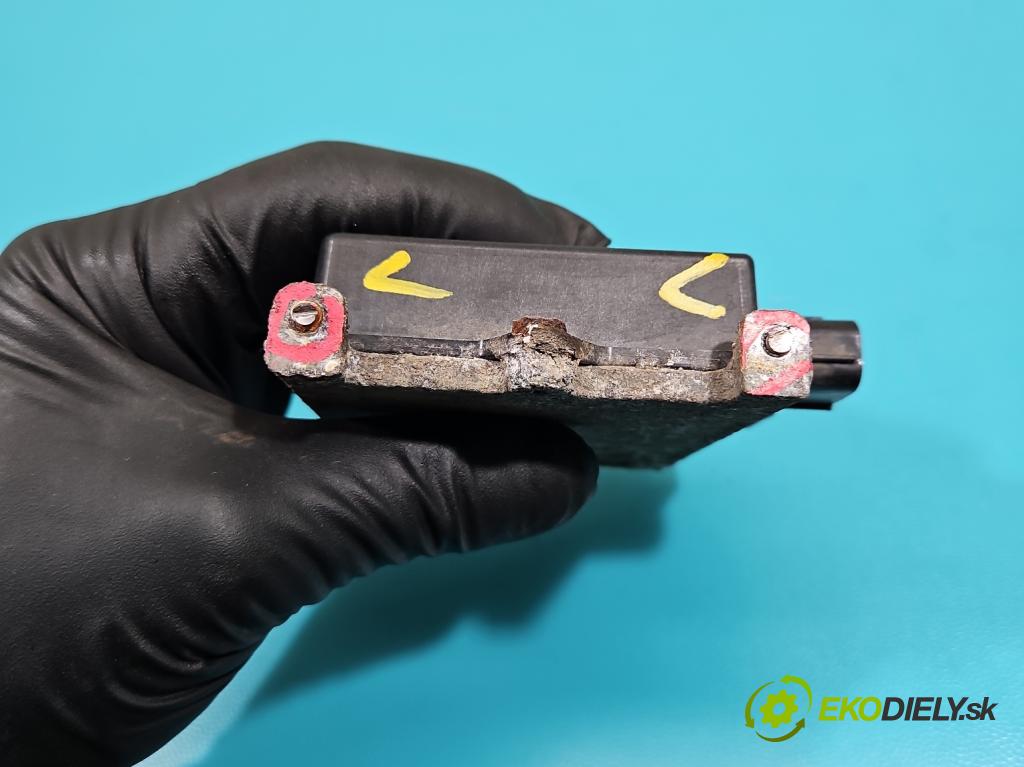 Toyota Land Cruiser J200 2007- 4.5 V8 D4D 286 HP automatic 210 kW 4461 cm3 5- riadiaca jednotka ostatné 89878-60050