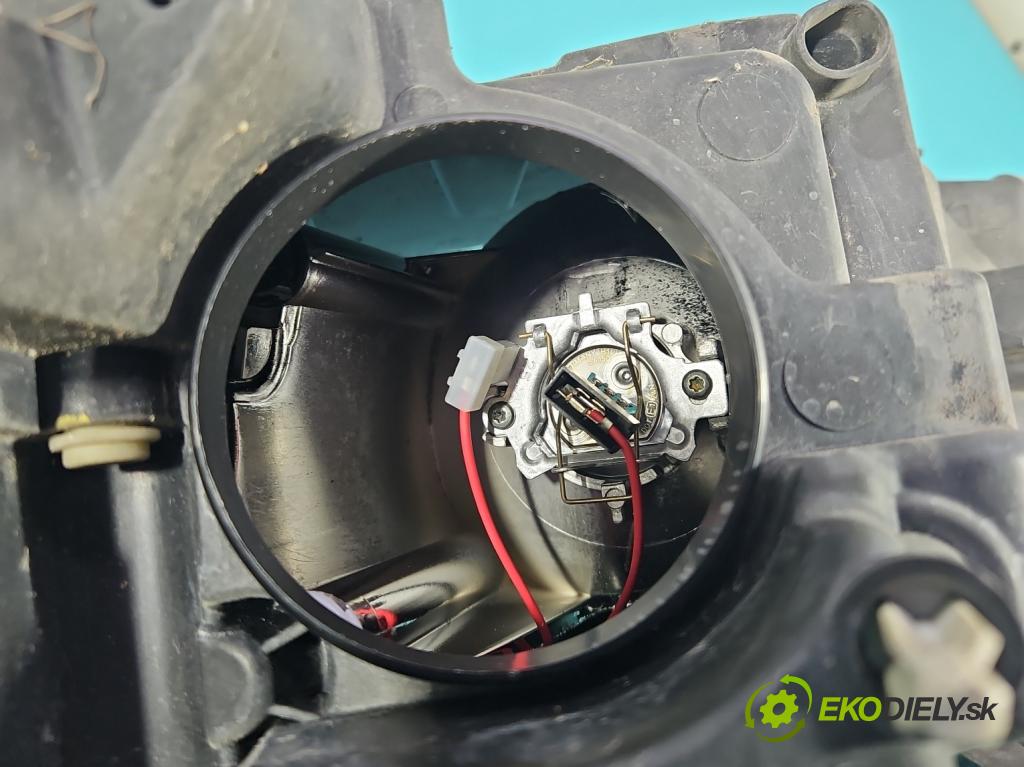 Peugeot 207 1.6 hdi 90 HP manual 66,2 kW 1560 cm3 5- Reflektor: pravý 9649986180 (Svetlo predné pravé)