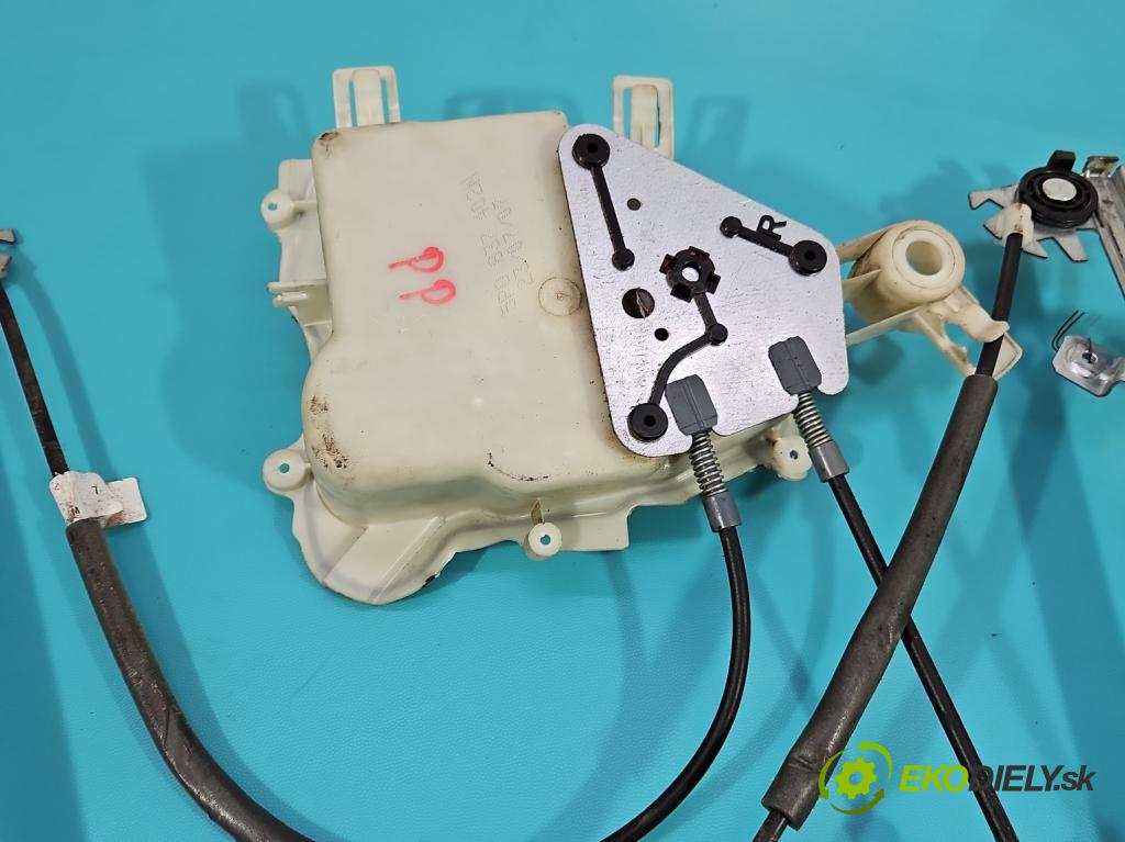 Seat Altea 1.9 tdi 105 hp manual 77 kW 1896 cm3 5- mechanismus stahování přední pravý 5P0837402N