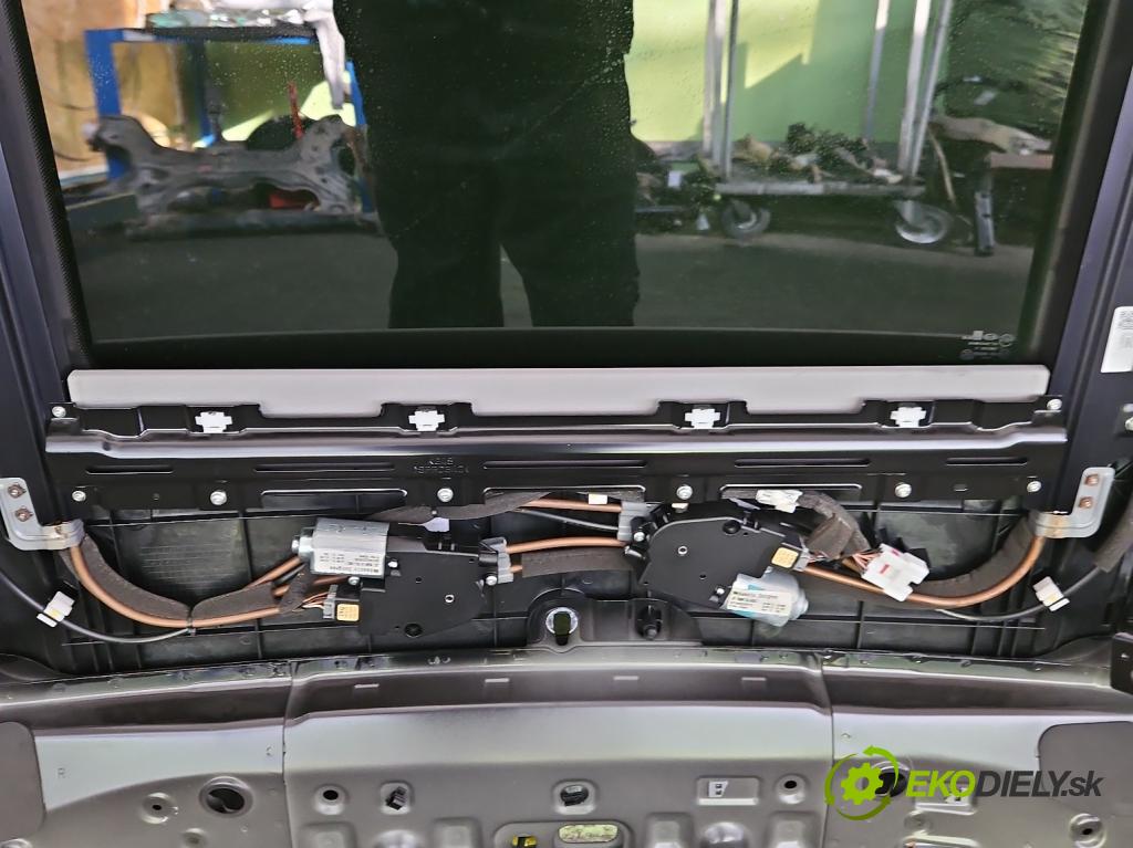 Kia Ceed II 2012-2018 1.6 GDI 135 HP automatic 99 kW 1591 cm3 5- Střešní okno:  (Sklo karosérie)